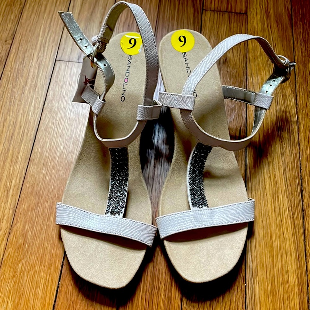 Bandolino cream beaded sandals NWT Size 9